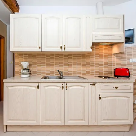 Deamicis Of Downtown ロヴィニ