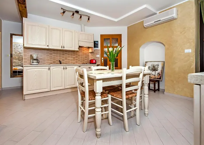 Deamicis Of Downtown Rovinj